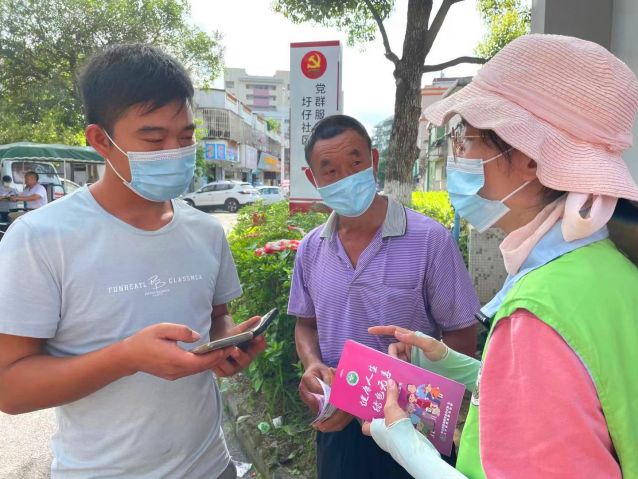 “全民抗疫·守護廣東”——支援抗疫，三鄉(xiāng)禁毒社工在行動照片2.jpg
