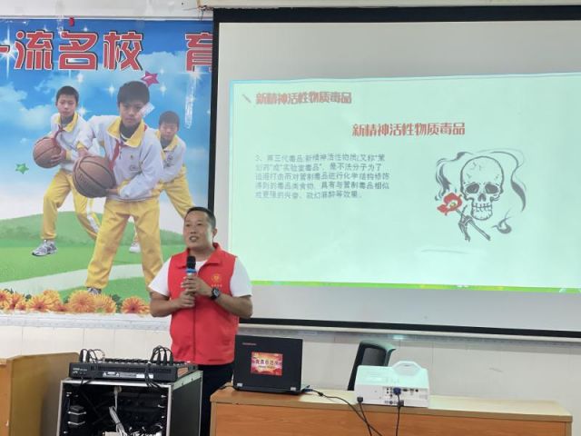 禁毒宣傳進校園，讓青春綠色無毒 (3).jpg