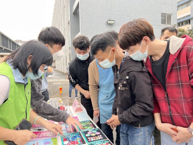 三鄉(xiāng)鎮(zhèn)開展“禁毒宣傳進工廠，平安無毒迎新春”宣傳活動照片1.JPG