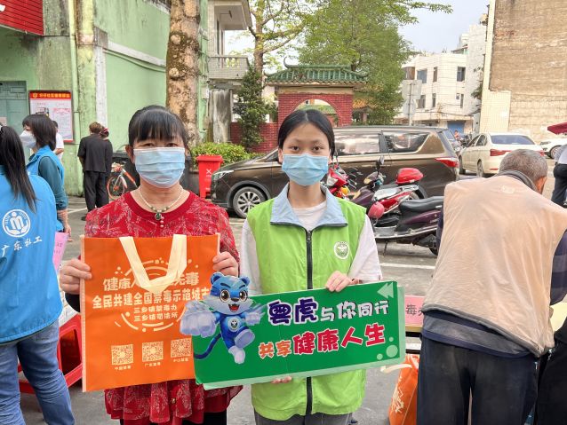 三鄉(xiāng)鎮(zhèn)開展“暖心義診，禁毒先行”宣傳活動圖片4.JPG